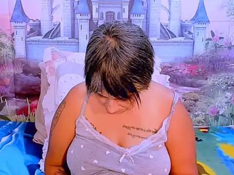 Snapshot of indianroxy chatting on 10-02-25, 07:32 indianroxy online show from 10-02-25, 07:32