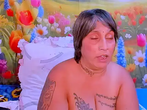 Snapshot of indianroxy chatting on 10-13-25, 06:08 indianroxy online show from 10-13-25, 06:08