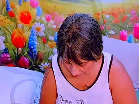 Snapshot of indianroxy chatting on 10-18-25, 07:09 indianroxy online show from 10-18-25, 07:09