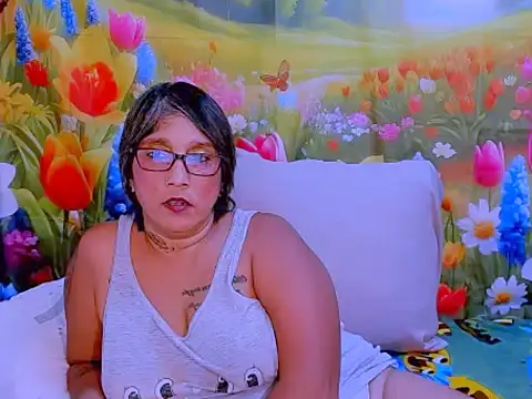 Snapshot of indianroxy chatting on 10-24-25, 07:32 indianroxy online show from 10-24-25, 07:32