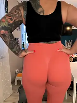 Snapshot of missjenn_x chatting on 09-10-25, 07:30 missjenn x online show from 09-10-25, 07:30