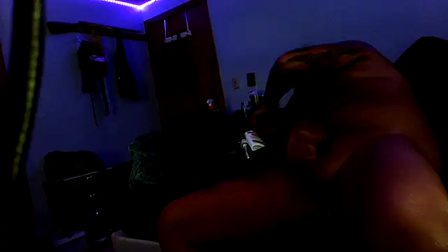 Snapshot of EdgarAlenPole chatting on 11-13-25, 08:30 EdgarAlenPole online show from 11-13-25, 08:30