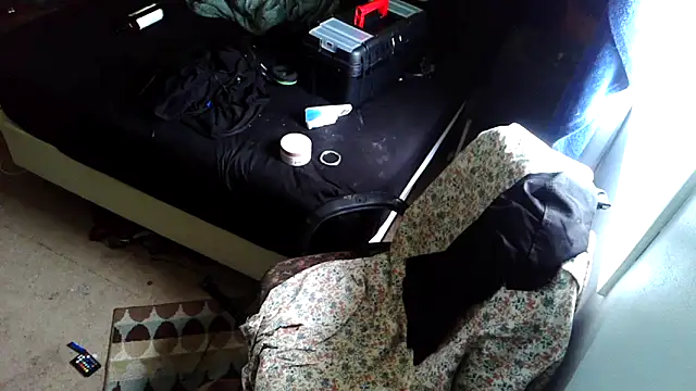 Snapshot of EdgarAlenPole chatting on 12-03-25, 03:21 EdgarAlenPole online show from 12-03-25, 03:21