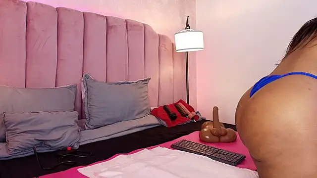 Snapshot of HallyBans chatting on 10-06-25, 07:00 HallyBans online show from 10-06-25, 07:00