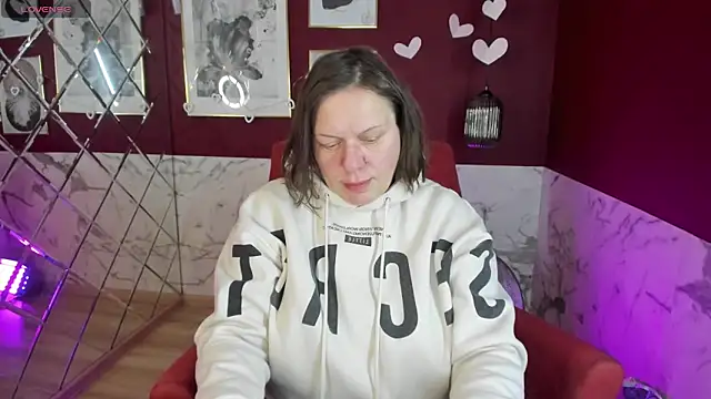 Snapshot of KellyPerfection chatting on 02-13-25, 01:26 KellyPerfection online show from 02-13-25, 01:26