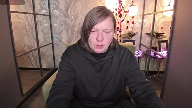 Snapshot of KellyPerfection chatting on 02-16-25, 01:38 KellyPerfection online show from 02-16-25, 01:38