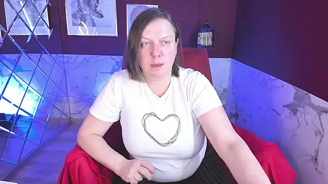 Snapshot of KellyPerfection chatting on 03-18-25, 01:42 KellyPerfection online show from 03-18-25, 01:42