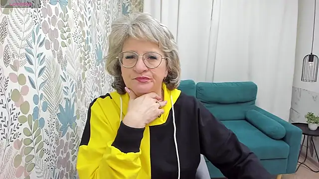 Snapshot of EvelynJoyful chatting on 12-24-24, 05:16 EvelynJoyful online show from 12-24-24, 05:16