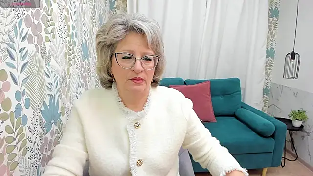 Snapshot of EvelynJoyful chatting on 02-04-25, 05:10 EvelynJoyful online show from 02-04-25, 05:10