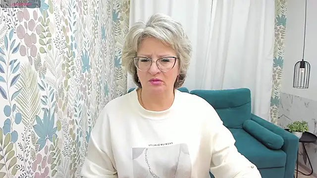 Snapshot of EvelynJoyful chatting on 03-10-25, 08:15 EvelynJoyful online show from 03-10-25, 08:15