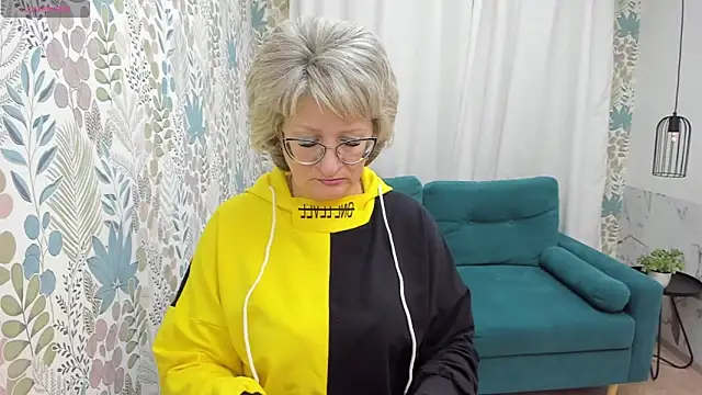 Snapshot of EvelynJoyful chatting on 03-11-25, 05:16 EvelynJoyful online show from 03-11-25, 05:16