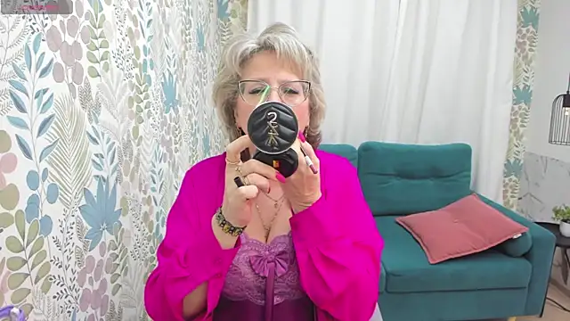 Snapshot of EvelynJoyful chatting on 03-13-25, 11:51 EvelynJoyful online show from 03-13-25, 11:51