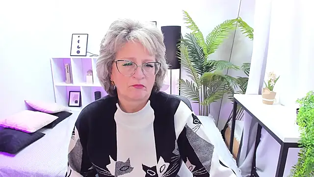 Snapshot of EvelynJoyful chatting on 10-24-25, 05:15 EvelynJoyful online show from 10-24-25, 05:15