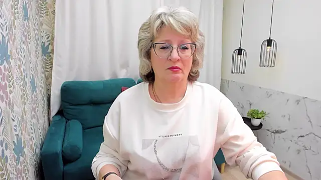 Snapshot of EvelynJoyful chatting on 03-19-26, 05:11 EvelynJoyful online show from 03-19-26, 05:11