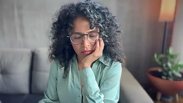 Snapshot of illaroom chatting on 10-06-25, 08:17 illaroom online show from 10-06-25, 08:17