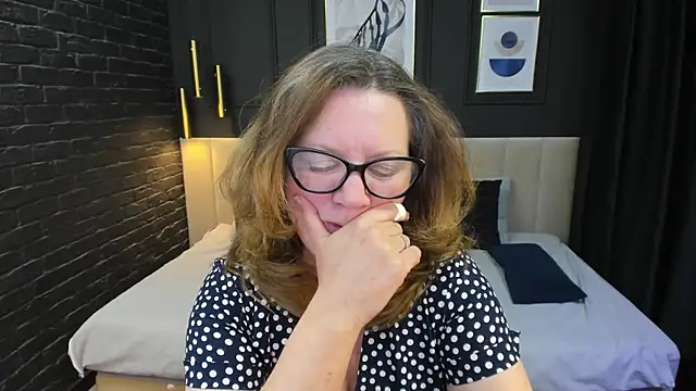 LeaPure online show from 02-07-26, 05:27