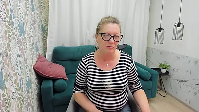 Snapshot of LeaPure chatting on 03-21-26, 05:12 LeaPure online show from 03-21-26, 05:12