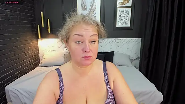 JenniferLight online show from 12-22-24, 01:11