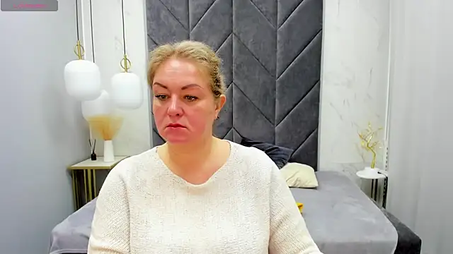 JenniferLight online show from 02-04-25, 08:06