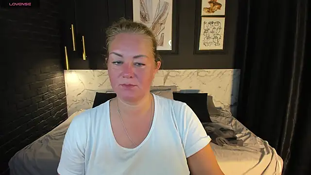 JenniferLight online show from 09-10-25, 05:07