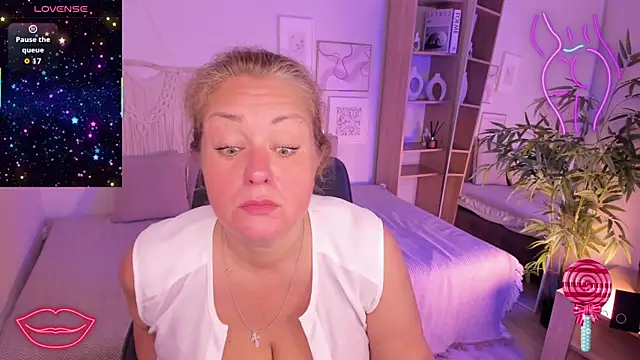 JenniferLight online show from 11-08-25, 01:44