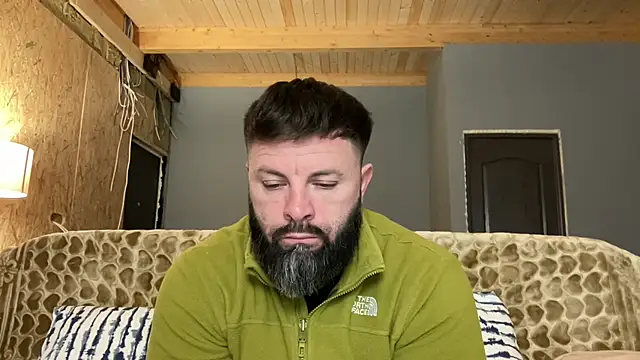 Snapshot of AlphaSparks chatting on 10-21-25, 02:34 AlphaSparks online show from 10-21-25, 02:34