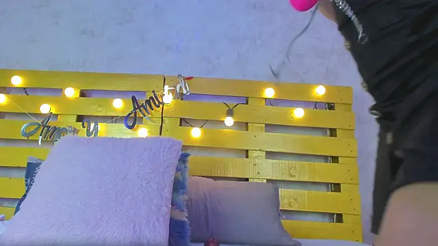 Snapshot of cristinapuerta_ chatting on 09-29-25, 10:53 cristinapuerta online show from 09-29-25, 10:53