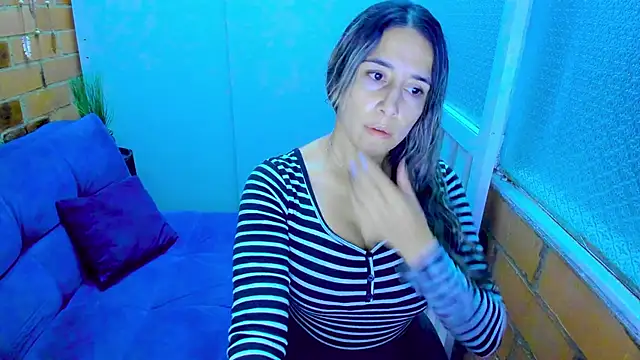 Snapshot of Penelope47 chatting on 02-17-25, 07:21 Penelope47 online show from 02-17-25, 07:21
