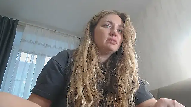 xxkristinaxx online show from 10-23-25, 12:15