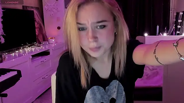 MaryDreaminess online show from 03-22-25, 04:47