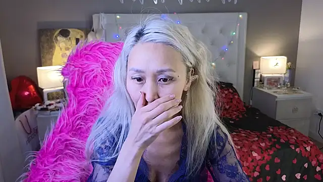 Snapshot of RoxalanaStar chatting on 02-20-26, 10:21 RoxalanaStar online show from 02-20-26, 10:21