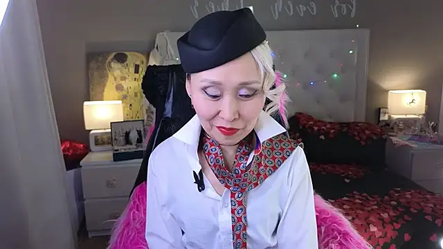 Snapshot of RoxalanaStar chatting on 03-25-26, 08:15 RoxalanaStar online show from 03-25-26, 08:15