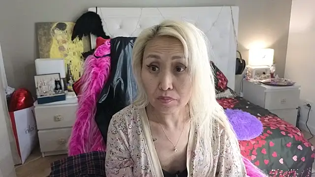 RoxalanaStar online show from 06-15-26, 07:05