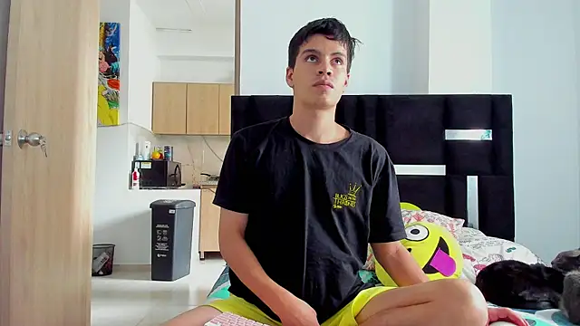 Dimitrixxx   online show from 09-08-25, 04:17