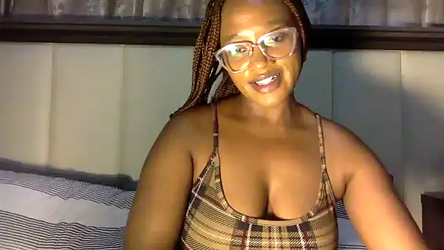 Snapshot of BOOTYBANGER24xx chatting on 01-25-25, 12:37 BOOTYBANGER24xx online show from 01-25-25, 12:37