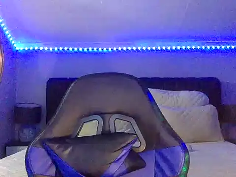 Snapshot of BOOTYBANGER24xx chatting on 09-10-25, 01:38 BOOTYBANGER24xx online show from 09-10-25, 01:38