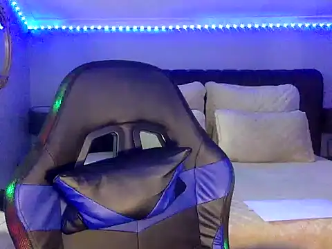 Snapshot of BOOTYBANGER24xx chatting on 09-11-25, 01:17 BOOTYBANGER24xx online show from 09-11-25, 01:17