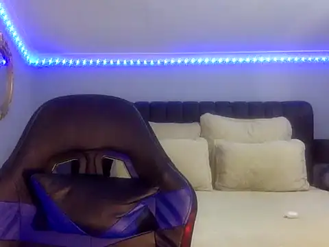 Snapshot of BOOTYBANGER24xx chatting on 09-12-25, 01:28 BOOTYBANGER24xx online show from 09-12-25, 01:28