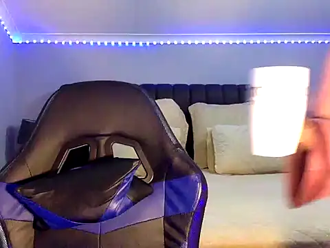 Snapshot of BOOTYBANGER24xx chatting on 10-11-25, 02:44 BOOTYBANGER24xx online show from 10-11-25, 02:44