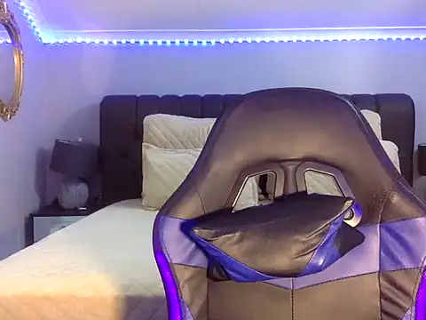 Snapshot of BOOTYBANGER24xx chatting on 10-15-25, 02:11 BOOTYBANGER24xx online show from 10-15-25, 02:11