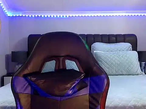 Snapshot of BOOTYBANGER24xx chatting on 10-25-25, 02:41 BOOTYBANGER24xx online show from 10-25-25, 02:41