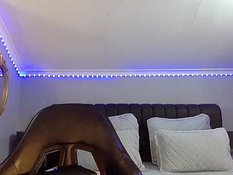 Snapshot of BOOTYBANGER24xx chatting on 10-29-25, 02:47 BOOTYBANGER24xx online show from 10-29-25, 02:47