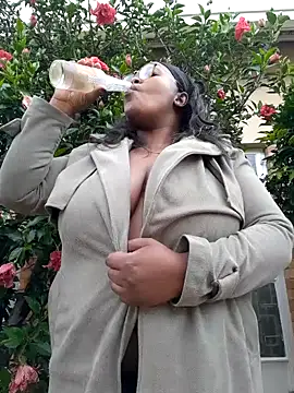 Snapshot of SWEETDOLLY29XX chatting on 01-17-25, 09:17 SWEETDOLLY29XX online show from 01-17-25, 09:17