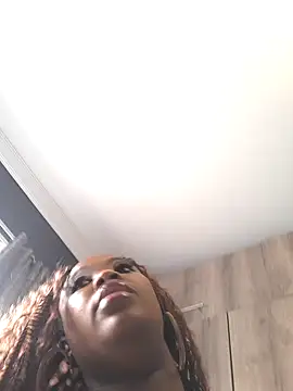 Snapshot of SWEETDOLLY29XX chatting on 02-13-25, 07:13 SWEETDOLLY29XX online show from 02-13-25, 07:13