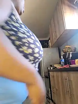 Snapshot of SWEETDOLLY29XX chatting on 10-10-25, 07:18 SWEETDOLLY29XX online show from 10-10-25, 07:18