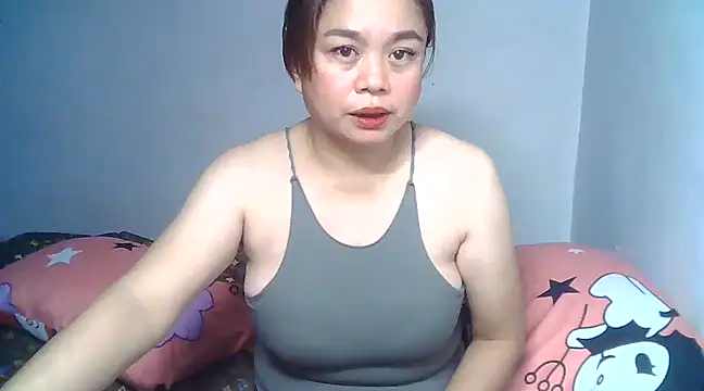 Snapshot of Kariebabe chatting on 12-10-24, 11:00 Kariebabe online show from 12-10-24, 11:00