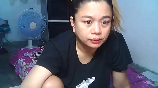 Snapshot of Kariebabe chatting on 12-20-24, 01:25 Kariebabe online show from 12-20-24, 01:25