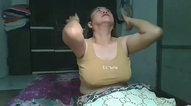 Snapshot of Kariebabe chatting on 02-20-25, 01:19 Kariebabe online show from 02-20-25, 01:19
