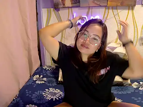 Snapshot of BURBERRY69 chatting on 02-09-26, 01:48 BURBERRY69 online show from 02-09-26, 01:48