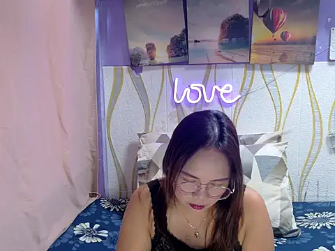 Snapshot of BURBERRY69 chatting on 02-10-26, 02:48 BURBERRY69 online show from 02-10-26, 02:48